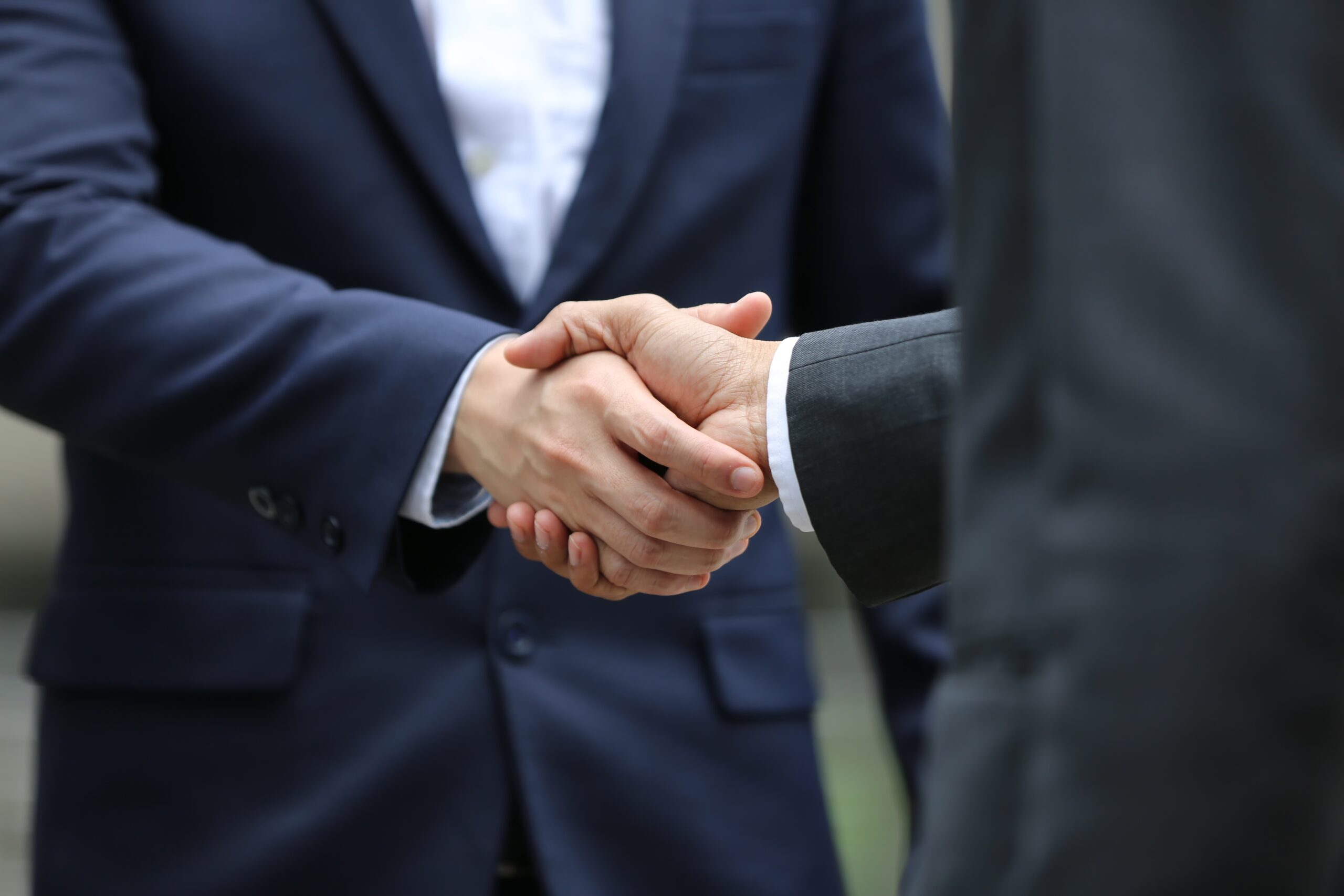 How to Meet High-Net-Worth Individuals Online in 2026